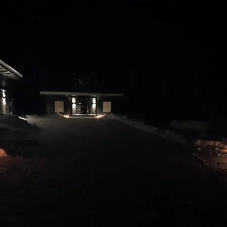 Paatari, Villa